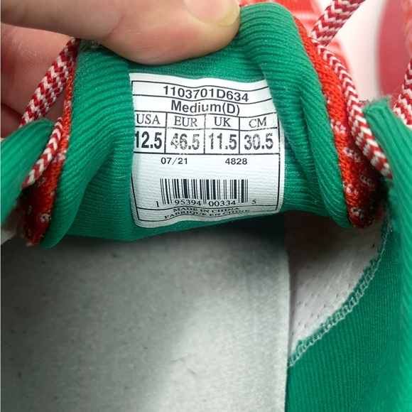 Brooks Levitate 5 Run Merry Mens Size 12.5 Running Shoes Christmas Sweater - Picture 9 of 10